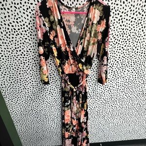 Pink Blush Black and Peach Floral Long Sleeve Dress with Belt 
Size XL/1X